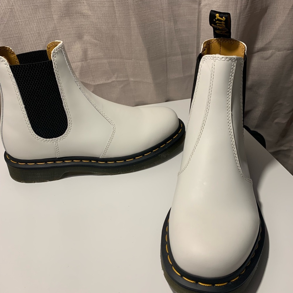 White Chelsea boot Dr. Martins